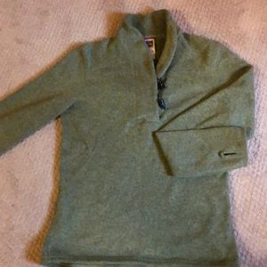 North Face green sweater with thumb holes M/M.